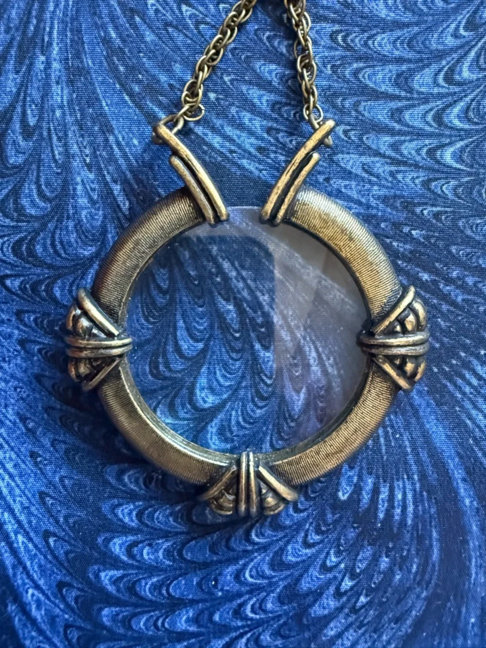 St. Jude’s Commemorative 2010 Magnifying Glass on a Chain - Picture 4 of 9